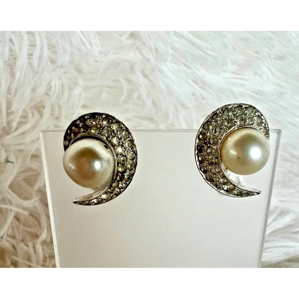 Vintage Jomaz Pearl Rhinestone Crescent Clip Earrings 1940s‎ 1950s Signed Halo